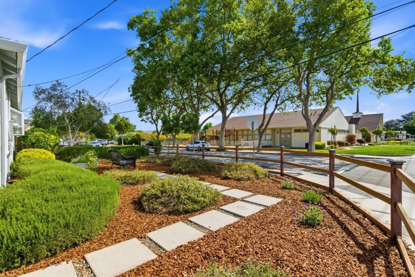 Detail Gallery Image 4 of 33 For 103 W Arques Ave, Sunnyvale,  CA 94085 - 3 Beds | 2 Baths