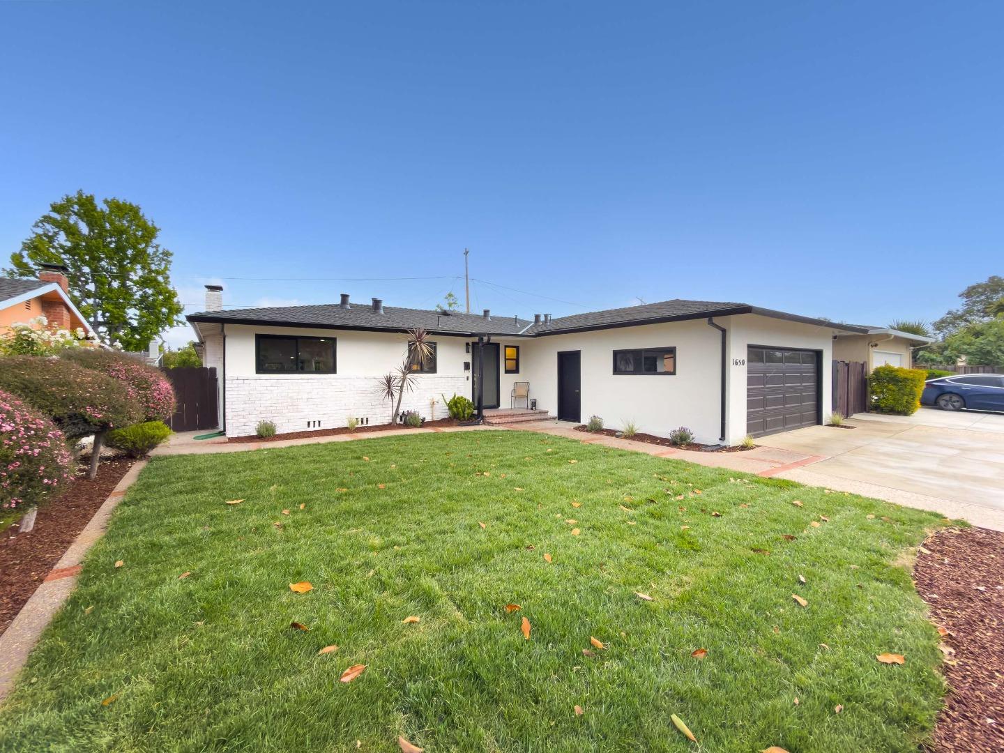 Detail Gallery Image 3 of 42 For 1650 S Wolfe Rd, Sunnyvale,  CA 94087 - 3 Beds | 2 Baths