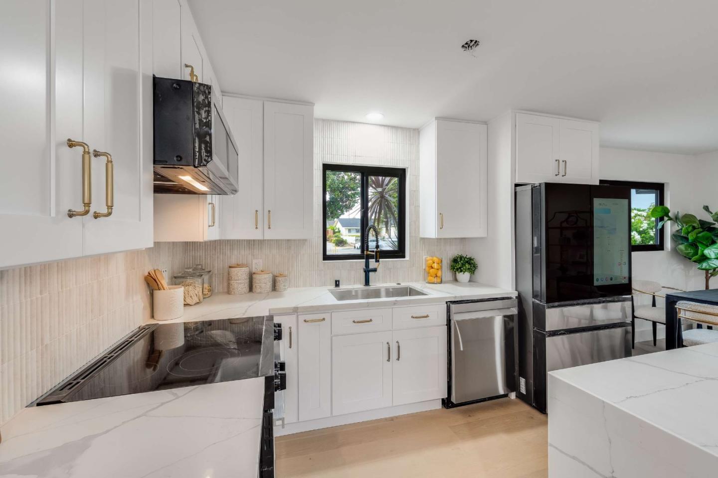 Detail Gallery Image 6 of 42 For 1650 S Wolfe Rd, Sunnyvale,  CA 94087 - 3 Beds | 2 Baths