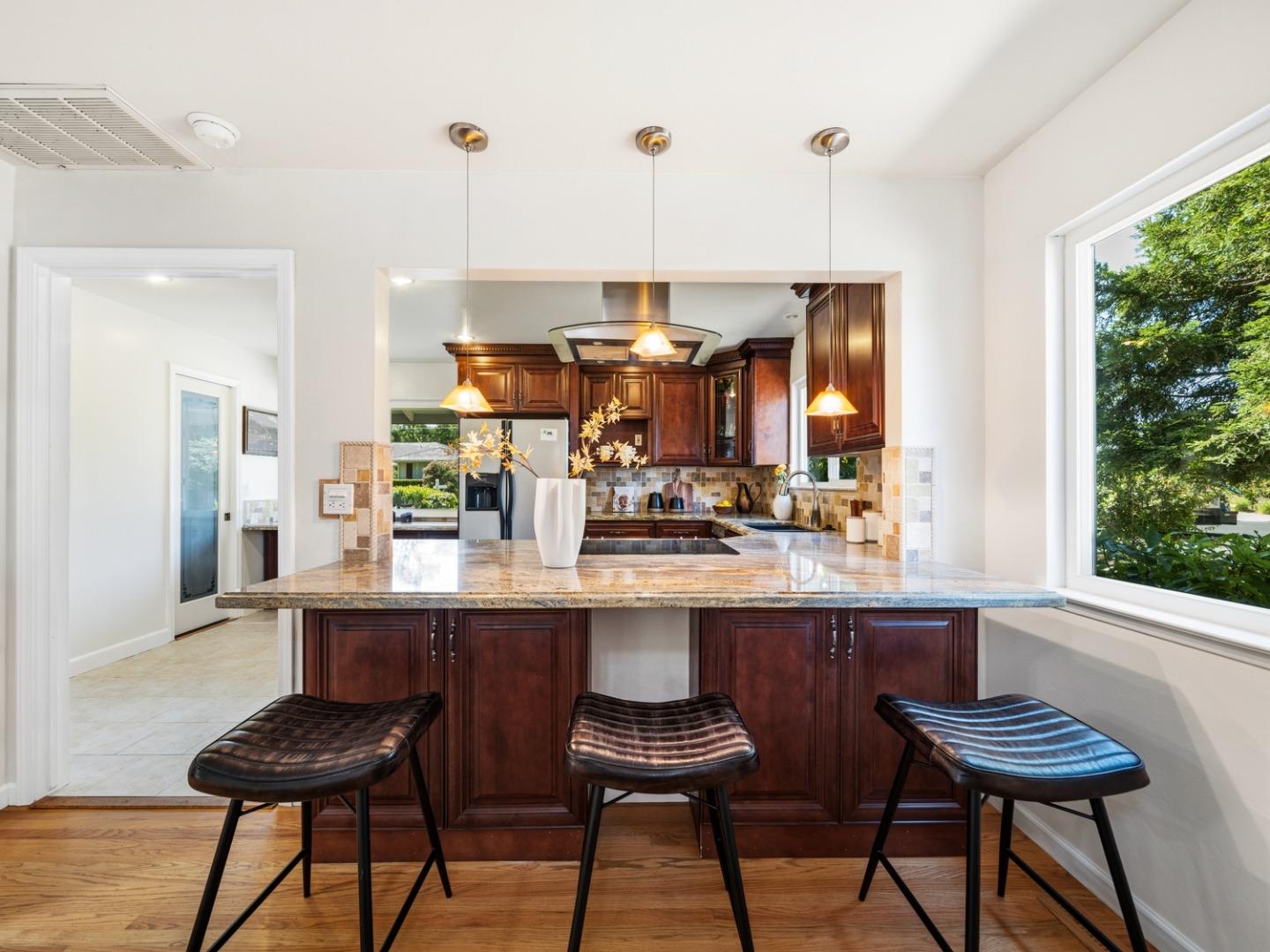 Detail Gallery Image 12 of 40 For 12100 Saraglen Dr, Saratoga,  CA 95070 - 5 Beds | 3 Baths