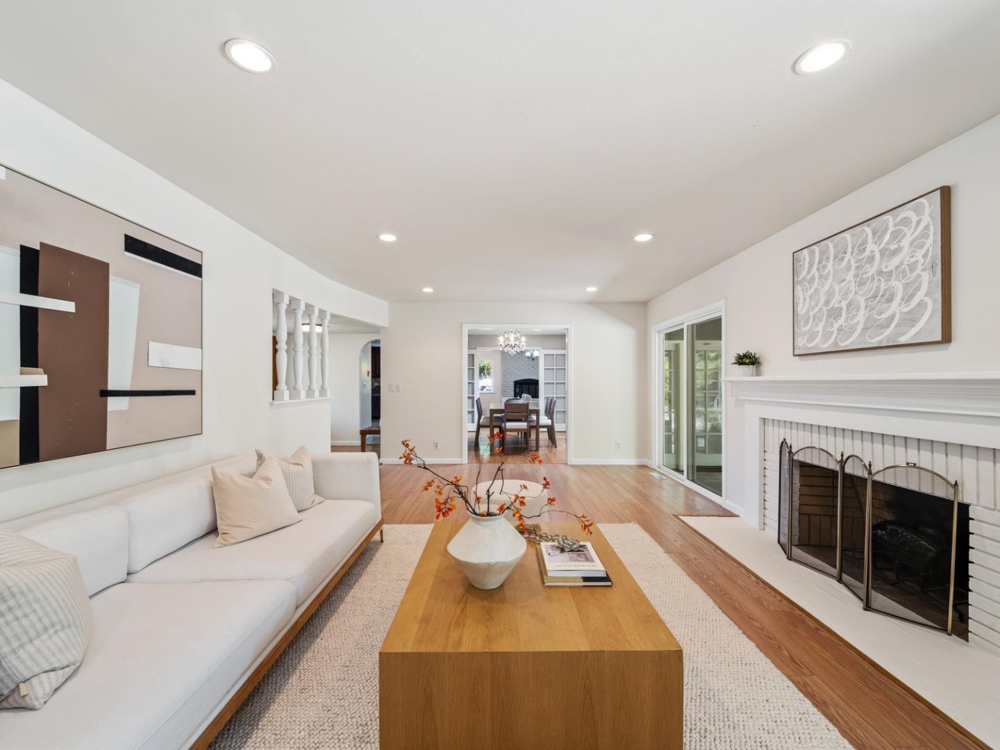 Detail Gallery Image 4 of 40 For 12100 Saraglen Dr, Saratoga,  CA 95070 - 5 Beds | 3 Baths