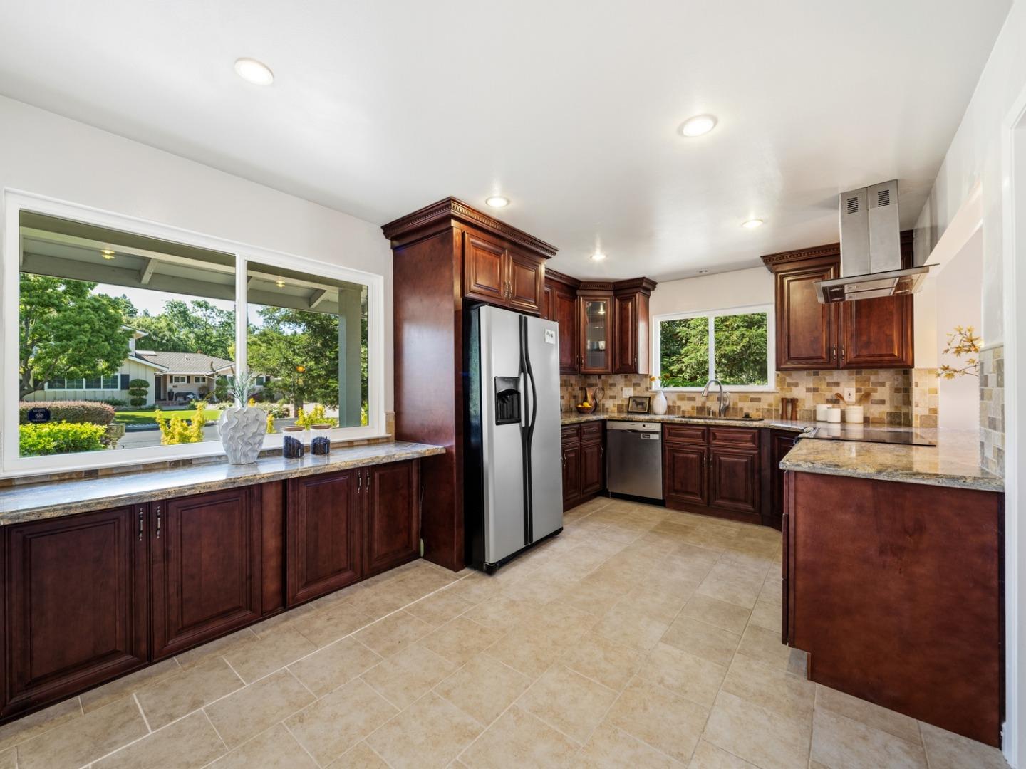 Detail Gallery Image 9 of 40 For 12100 Saraglen Dr, Saratoga,  CA 95070 - 5 Beds | 3 Baths