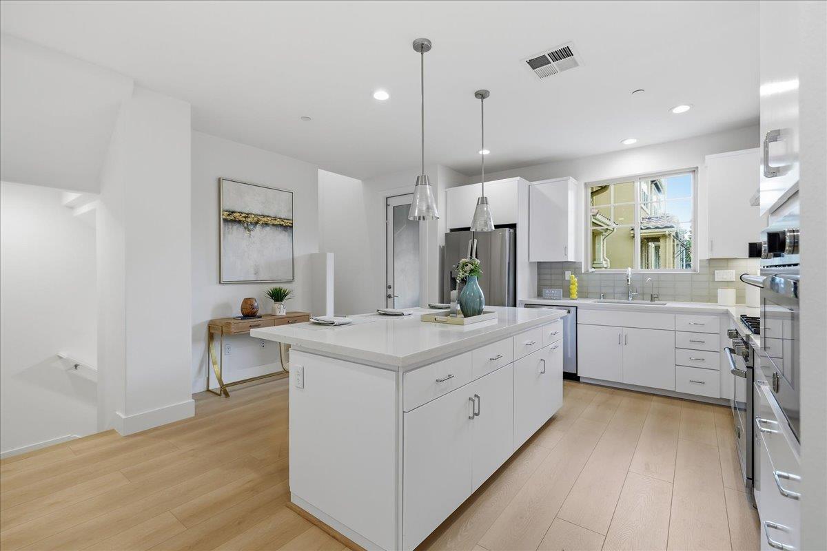 Detail Gallery Image 11 of 50 For 270 Ariana Pl, Mountain View,  CA 94043 - 4 Beds | 3/1 Baths