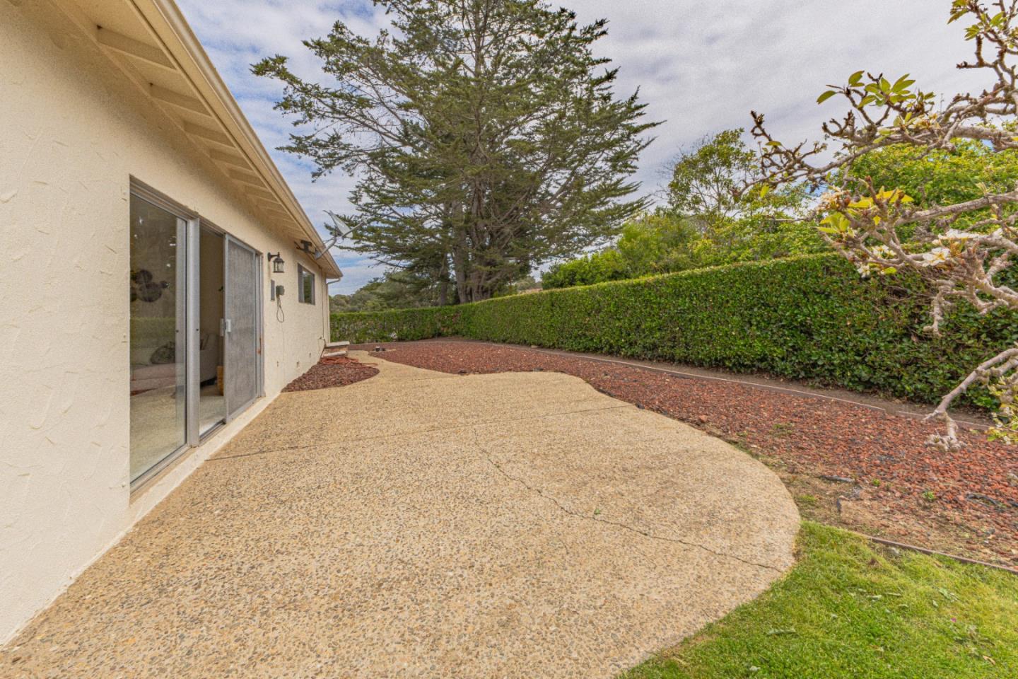 Detail Gallery Image 9 of 35 For 15084 Green Oak Pl, Salinas,  CA 93907 - 3 Beds | 2 Baths