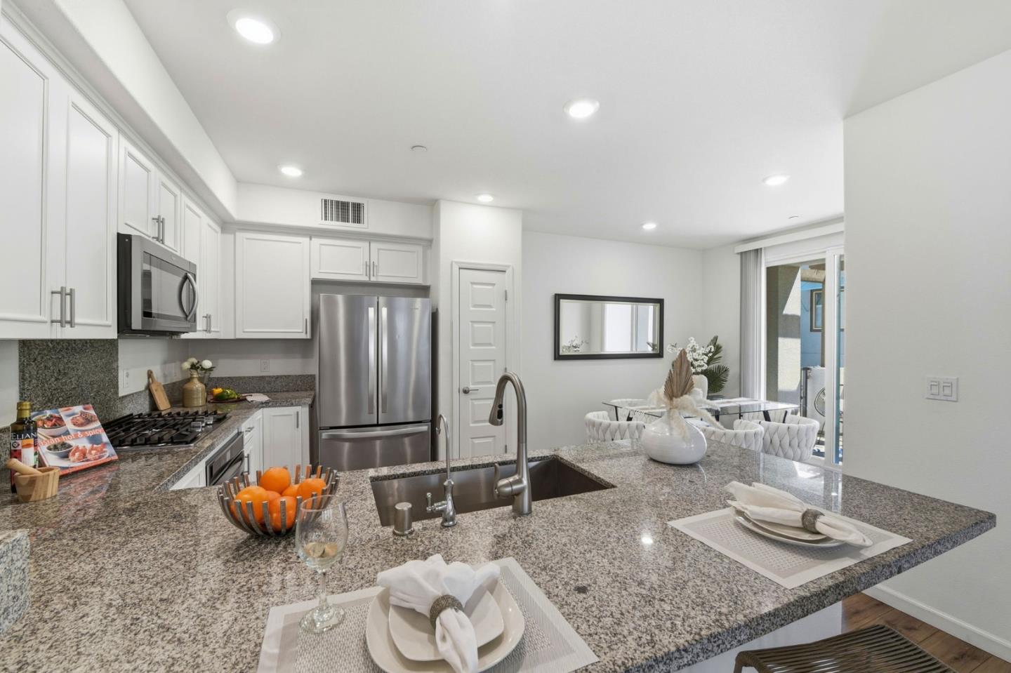 Detail Gallery Image 11 of 40 For 3078 Empoli Ln #5,  San Jose,  CA 95136 - 3 Beds | 3 Baths