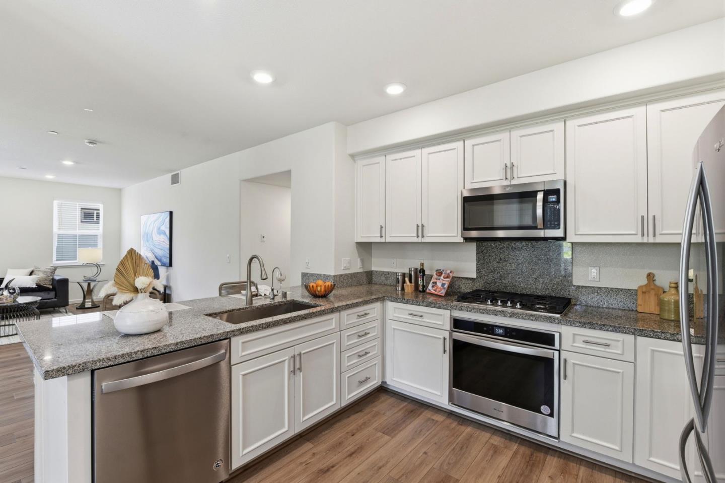 Detail Gallery Image 13 of 40 For 3078 Empoli Ln #5,  San Jose,  CA 95136 - 3 Beds | 3 Baths