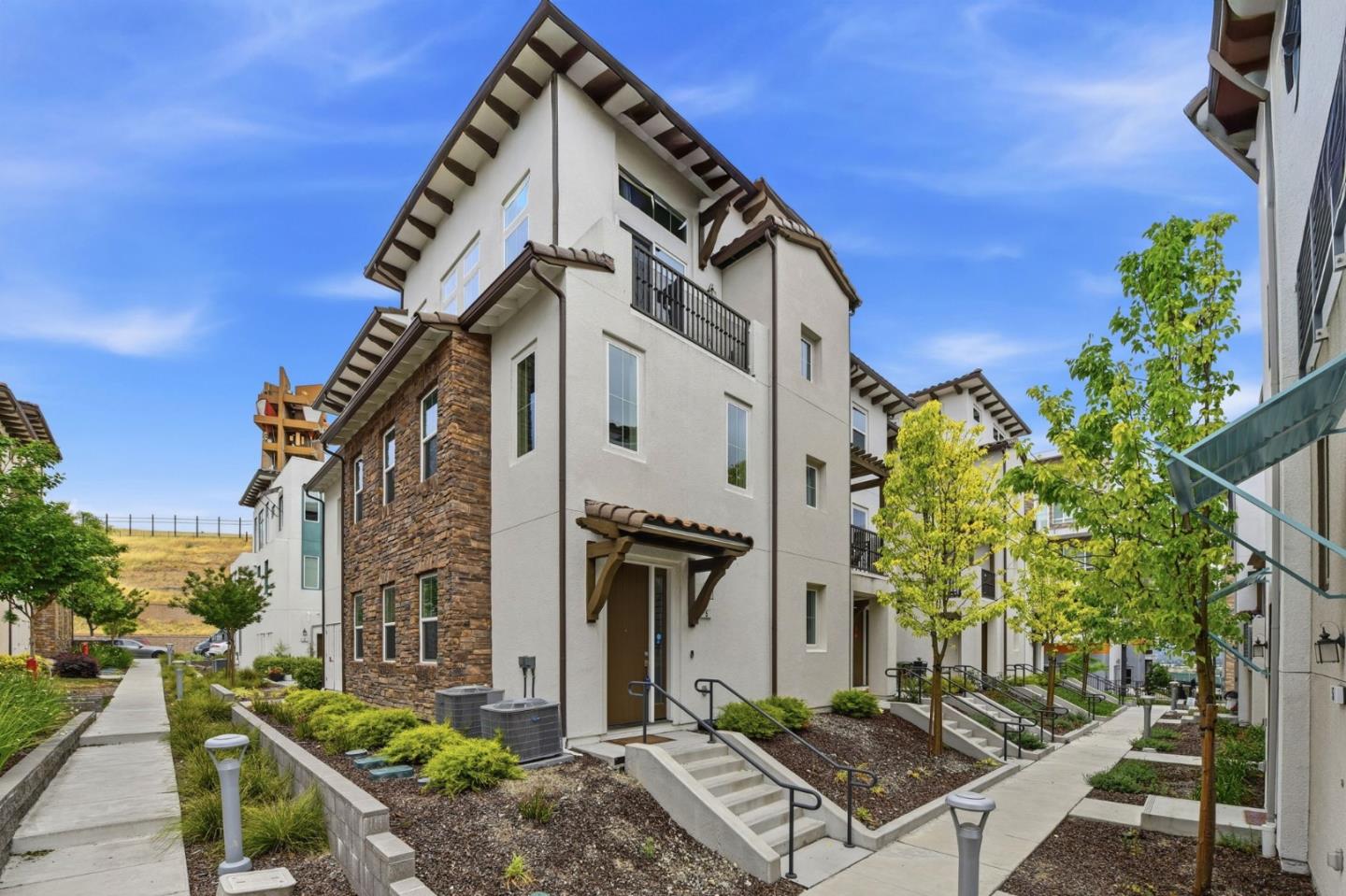 Detail Gallery Image 2 of 40 For 3078 Empoli Ln #5,  San Jose,  CA 95136 - 3 Beds | 3 Baths