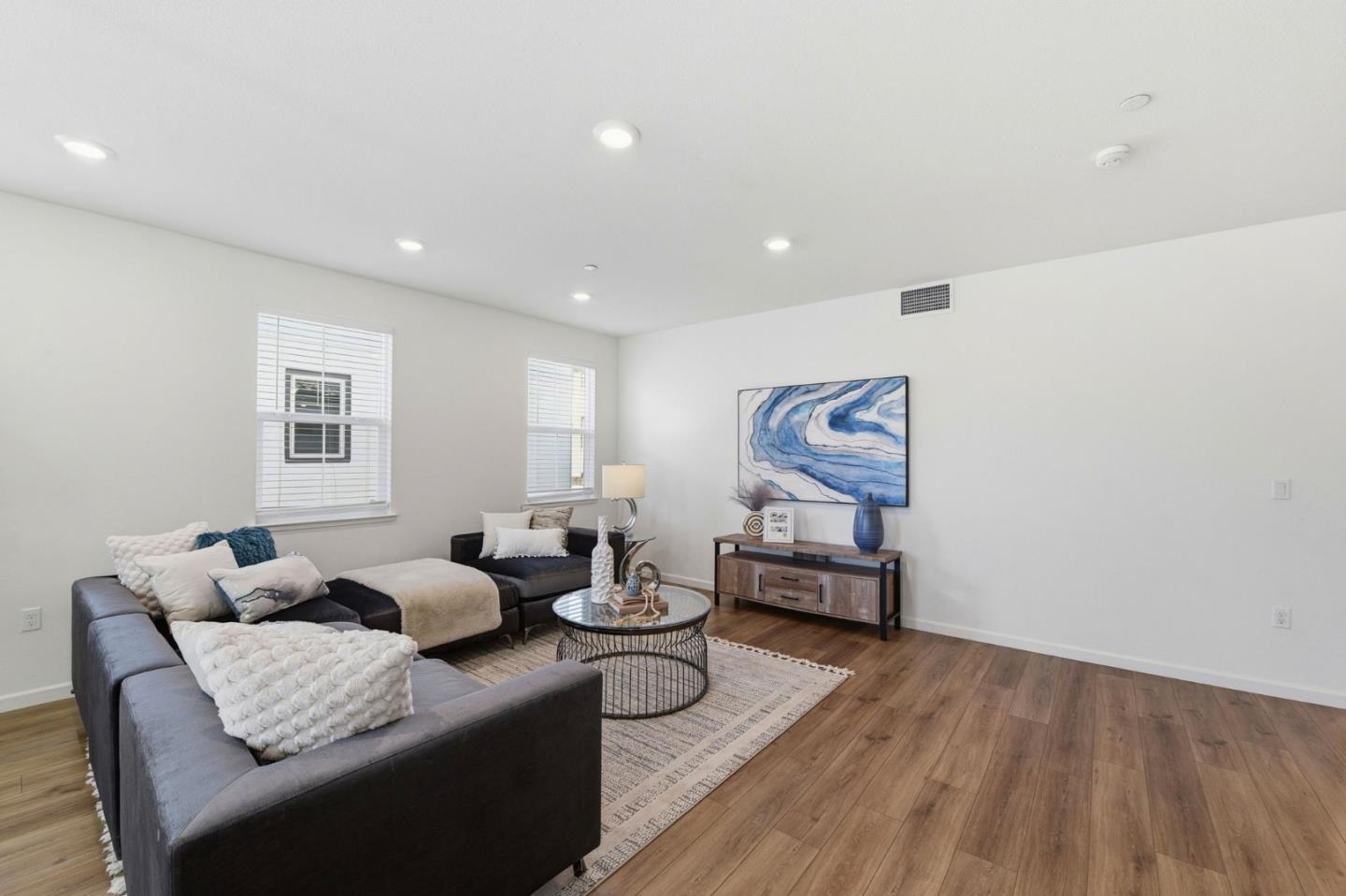 Detail Gallery Image 6 of 40 For 3078 Empoli Ln #5,  San Jose,  CA 95136 - 3 Beds | 3 Baths