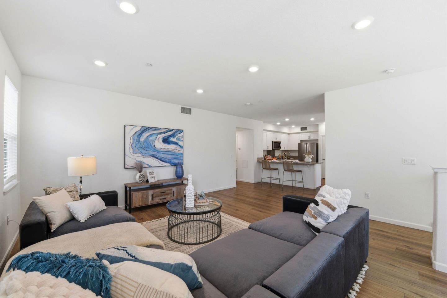 Detail Gallery Image 7 of 40 For 3078 Empoli Ln #5,  San Jose,  CA 95136 - 3 Beds | 3 Baths