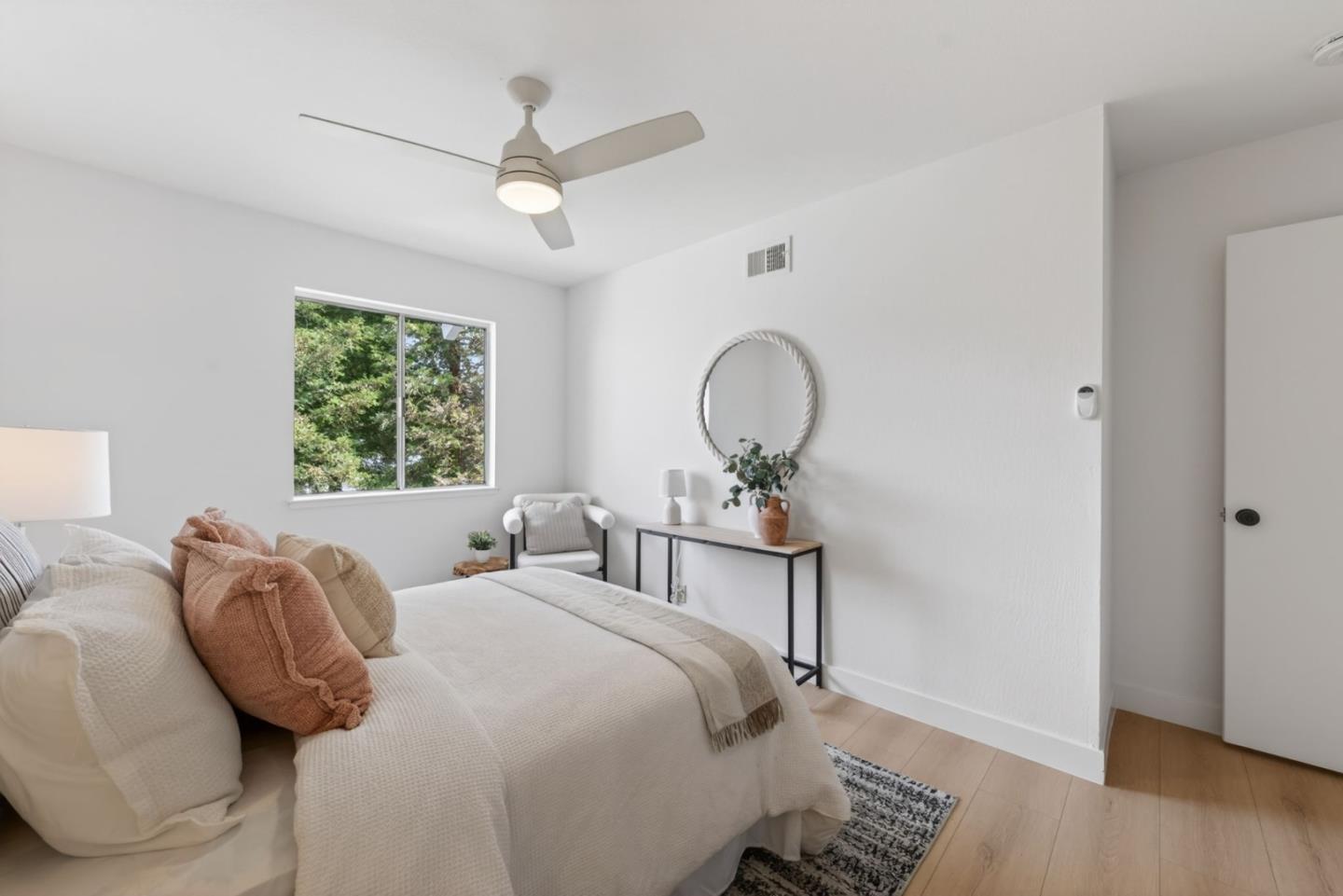 Detail Gallery Image 11 of 29 For 20288 Northwest Sq, Cupertino,  CA 95014 - 2 Beds | 2 Baths