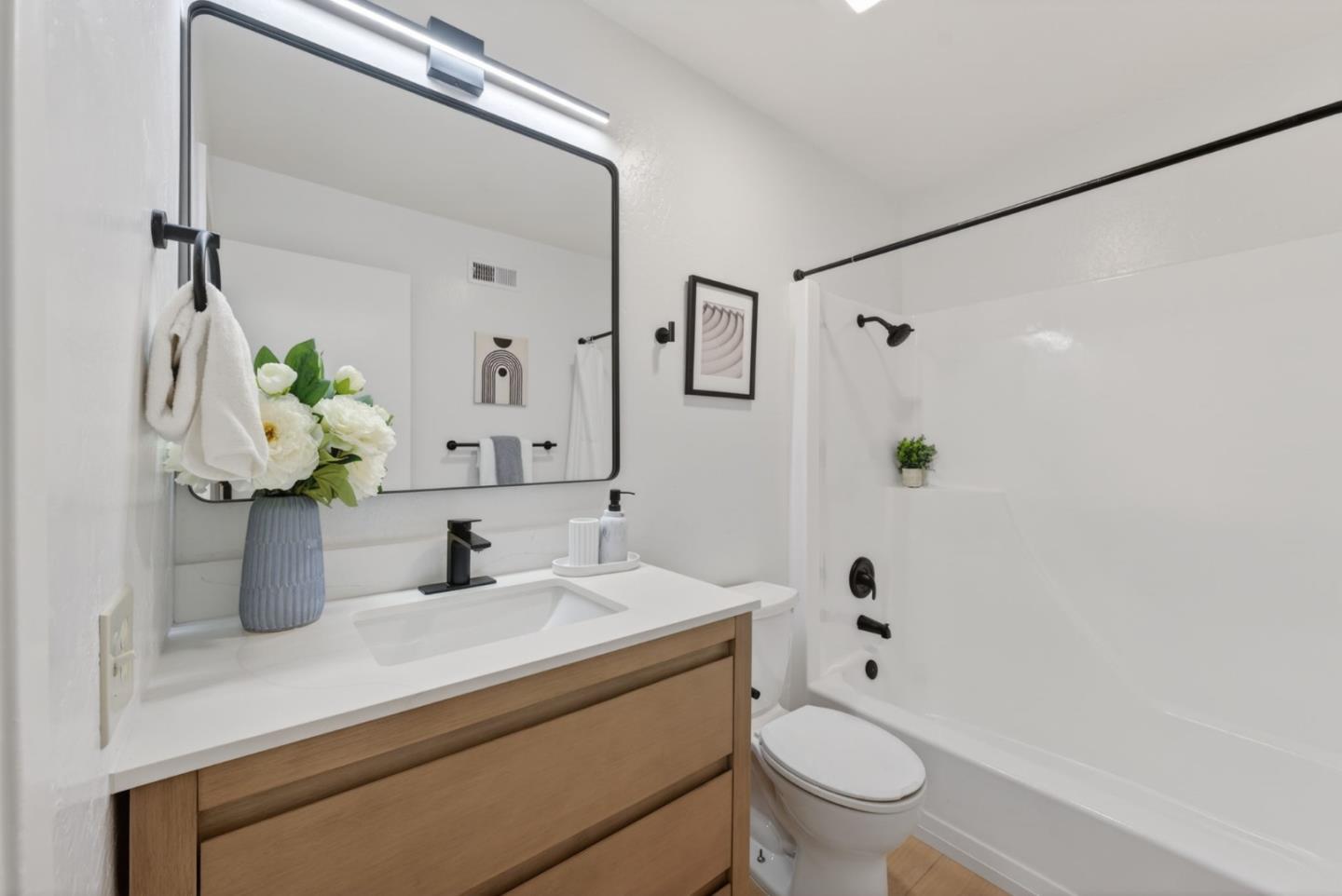 Detail Gallery Image 12 of 29 For 20288 Northwest Sq, Cupertino,  CA 95014 - 2 Beds | 2 Baths