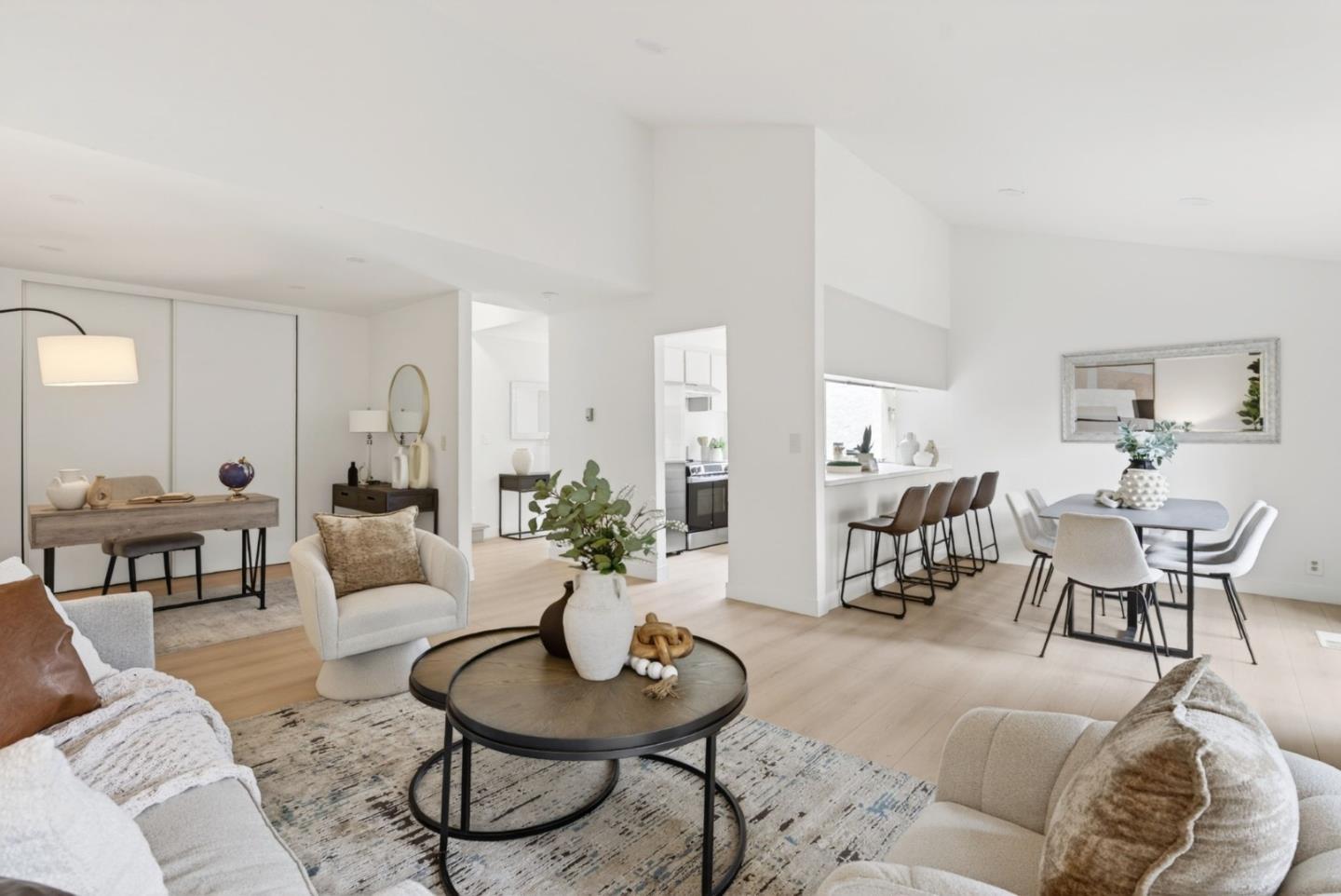 Detail Gallery Image 2 of 29 For 20288 Northwest Sq, Cupertino,  CA 95014 - 2 Beds | 2 Baths