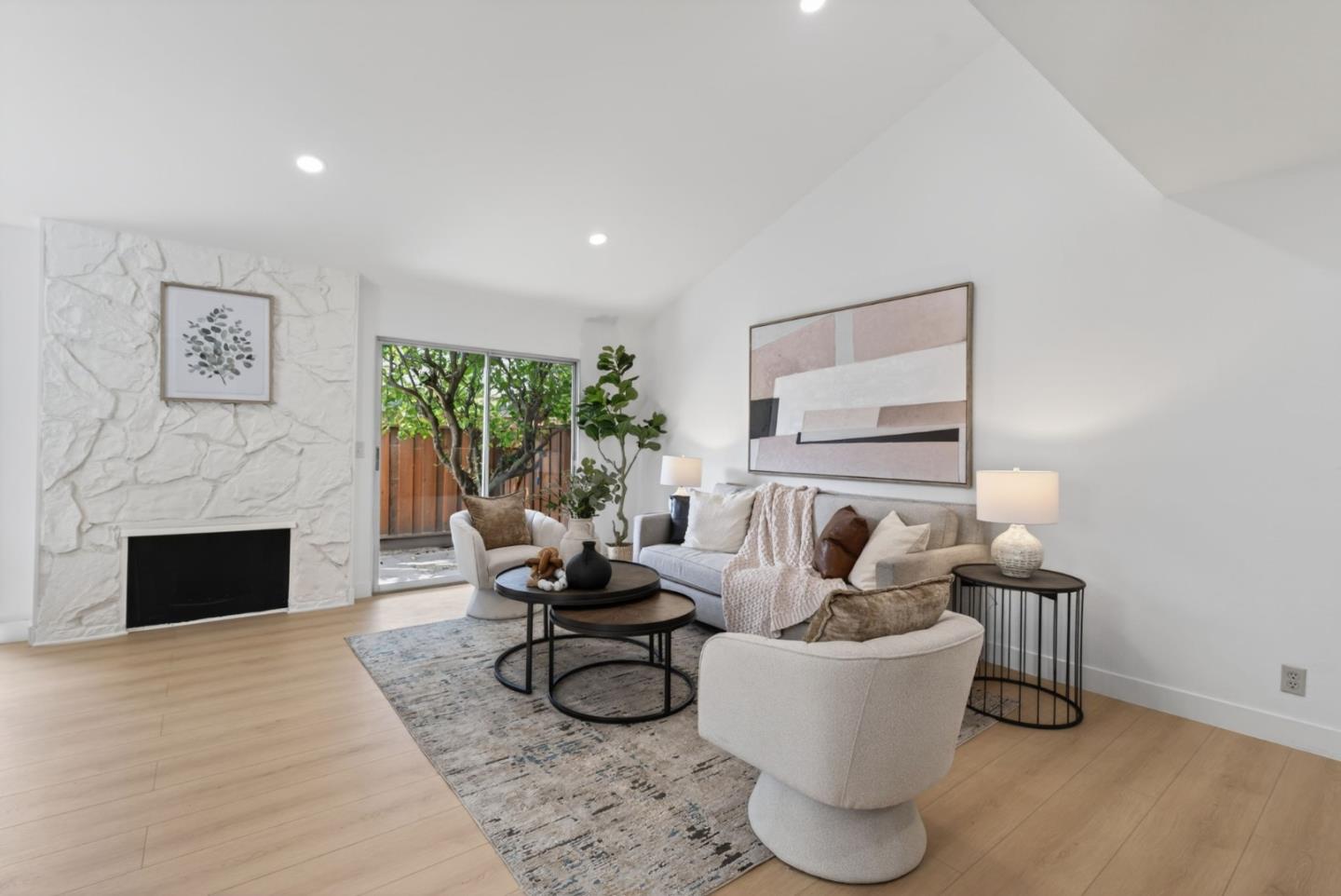 Detail Gallery Image 4 of 29 For 20288 Northwest Sq, Cupertino,  CA 95014 - 2 Beds | 2 Baths