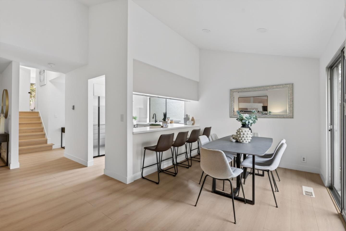 Detail Gallery Image 6 of 29 For 20288 Northwest Sq, Cupertino,  CA 95014 - 2 Beds | 2 Baths