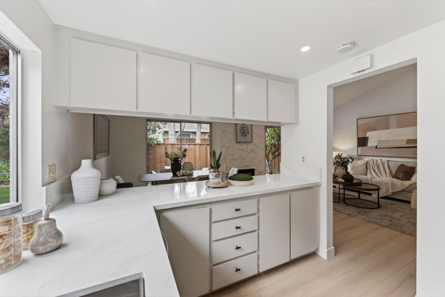 Detail Gallery Image 9 of 29 For 20288 Northwest Sq, Cupertino,  CA 95014 - 2 Beds | 2 Baths