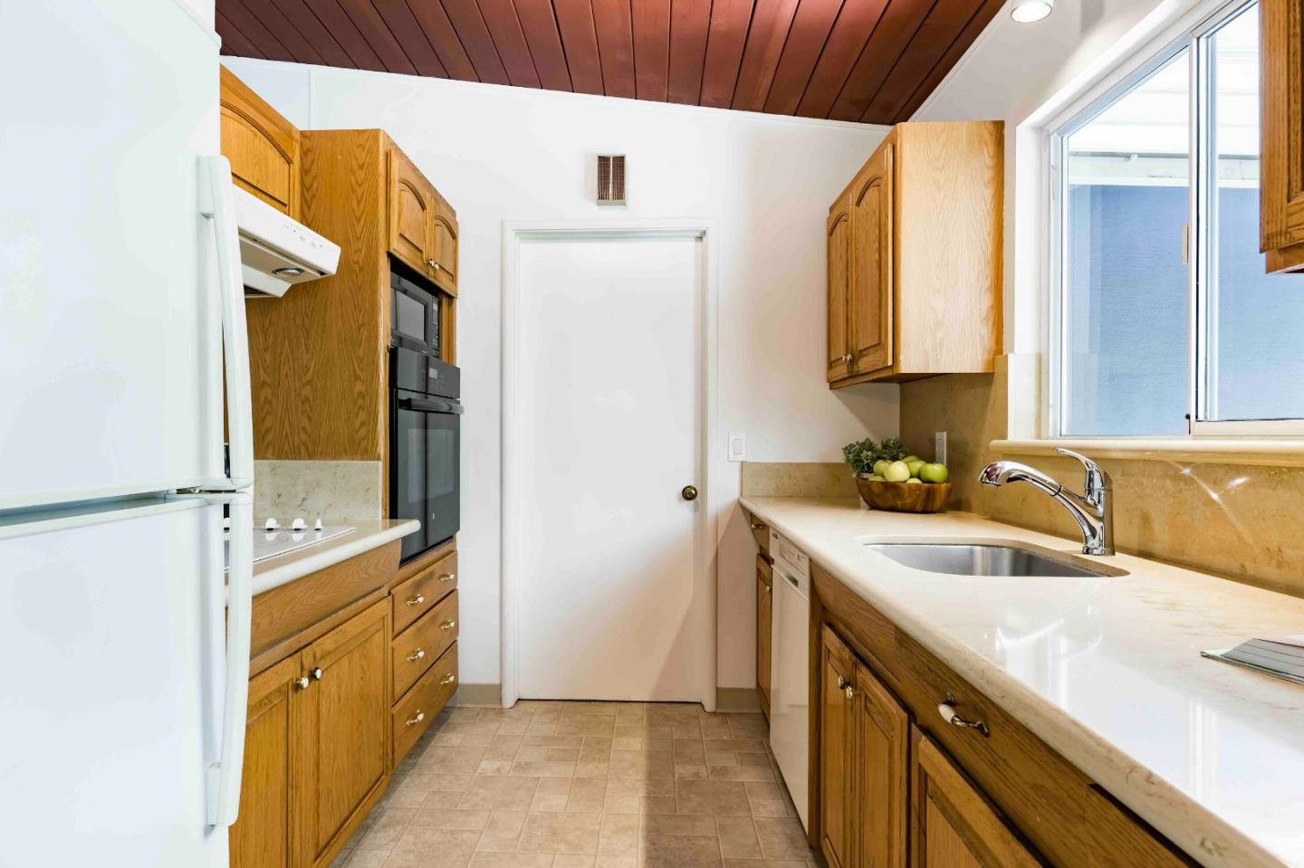 Detail Gallery Image 9 of 20 For 2491 Betlo Ave, Mountain View,  CA 94043 - 3 Beds | 2 Baths