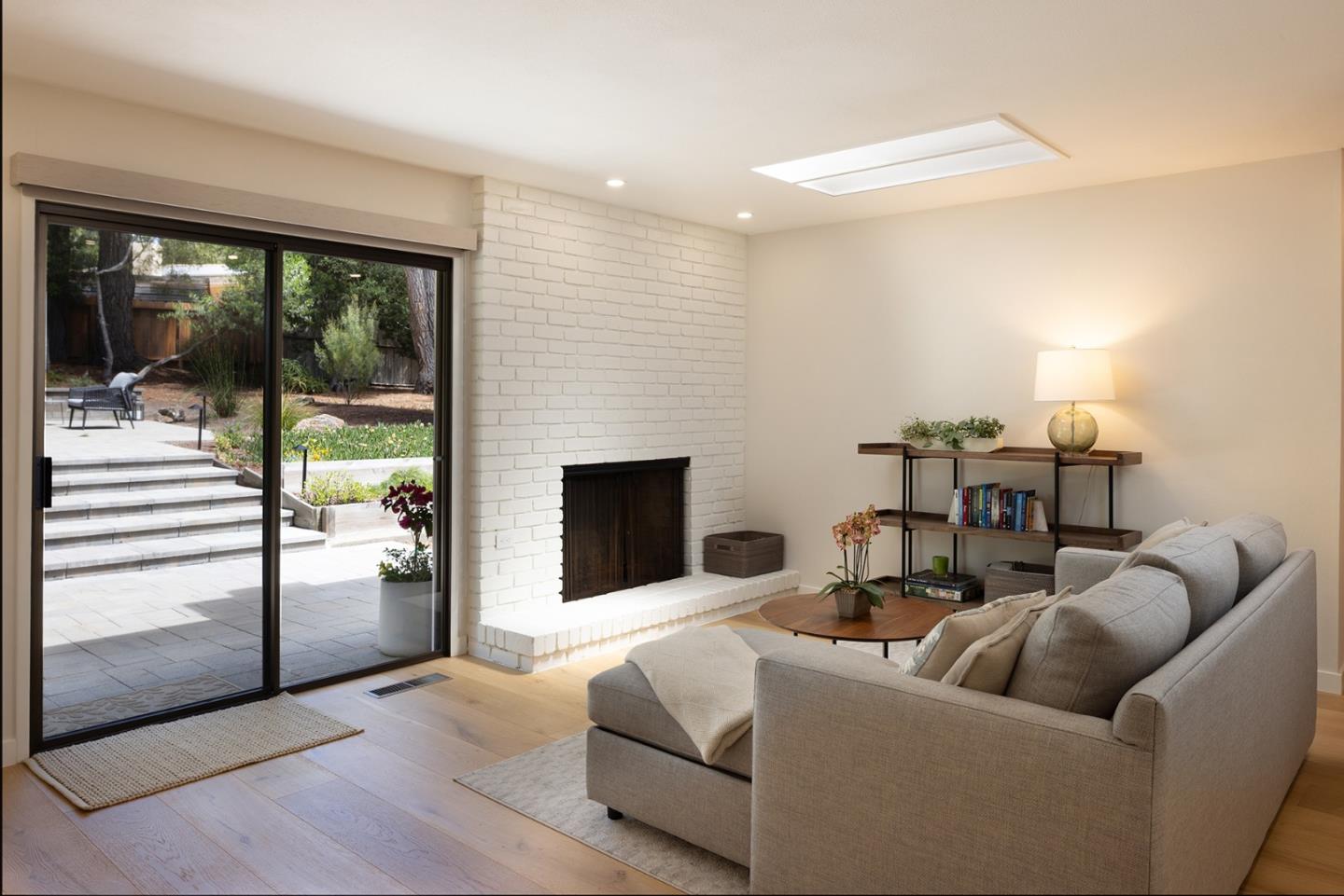 Detail Gallery Image 3 of 21 For 4083 Los Altos Dr, Pebble Beach,  CA 93953 - 3 Beds | 2/1 Baths