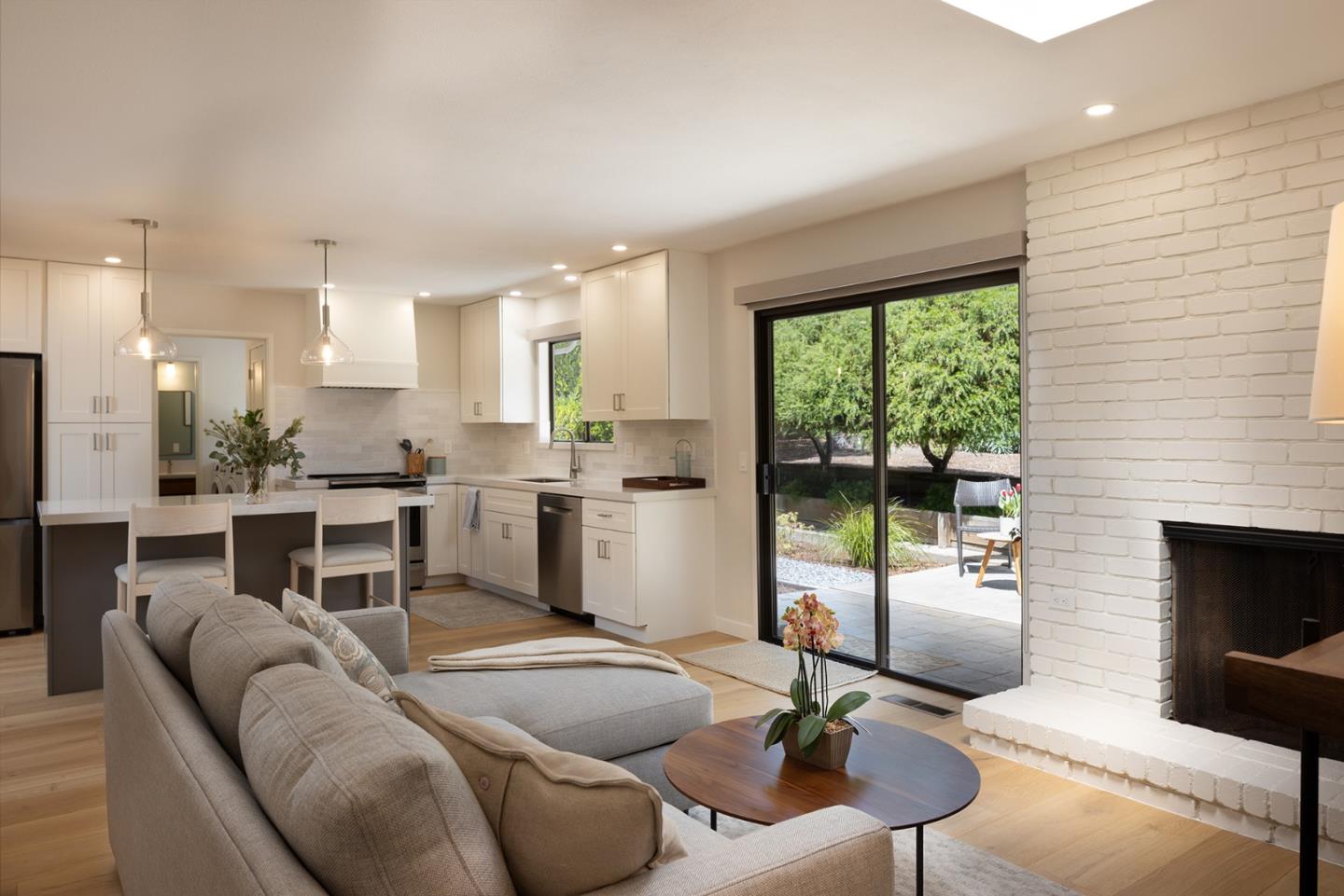 Detail Gallery Image 4 of 21 For 4083 Los Altos Dr, Pebble Beach,  CA 93953 - 3 Beds | 2/1 Baths