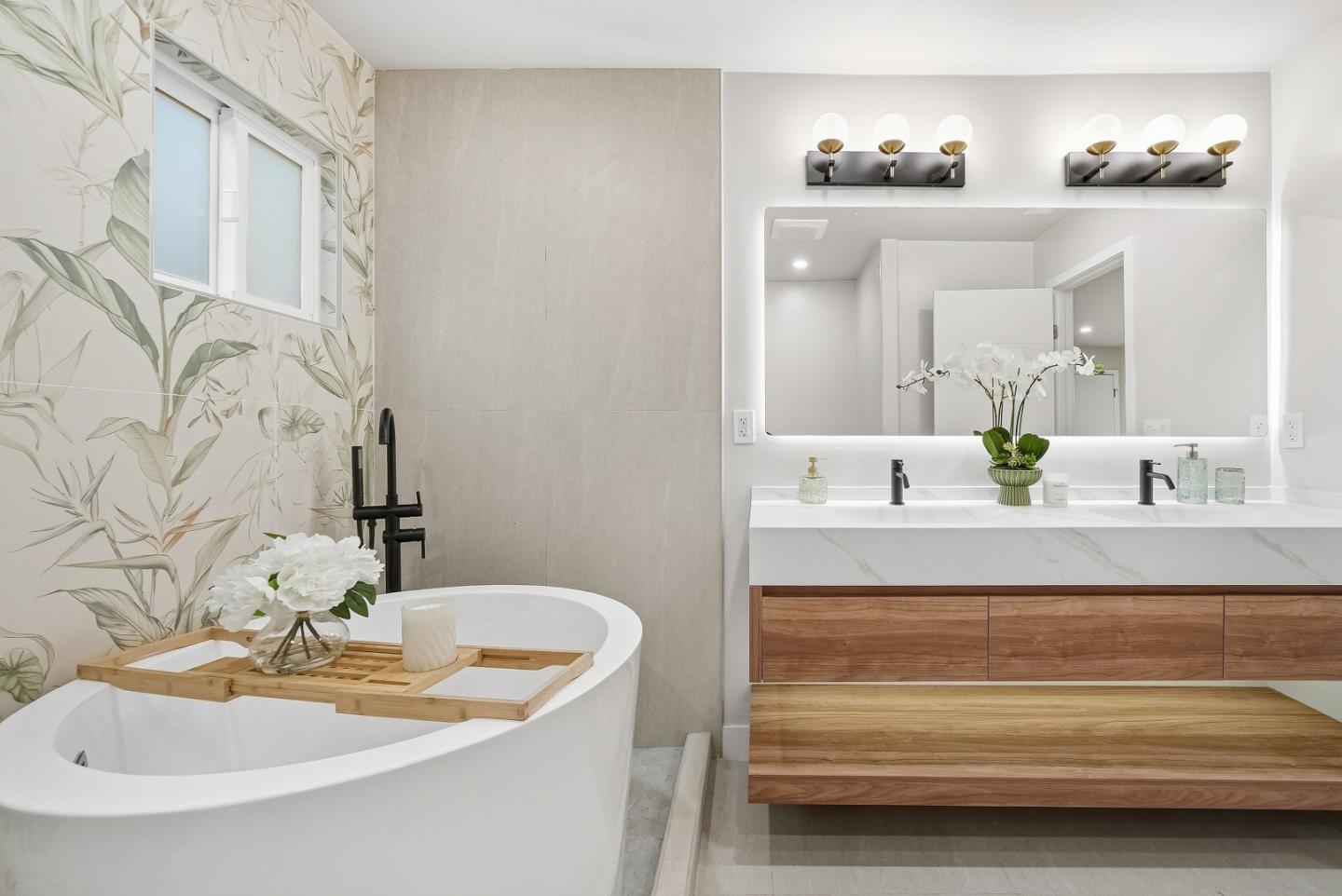 Detail Gallery Image 12 of 31 For 1775 San Ramon Ave, Mountain View,  CA 94043 - 5 Beds | 3 Baths