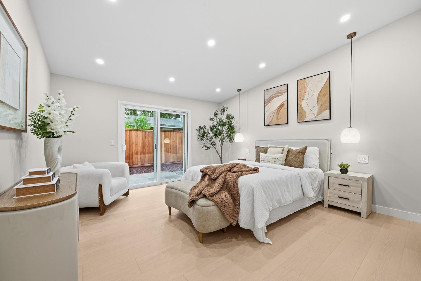 Detail Gallery Image 14 of 31 For 1775 San Ramon Ave, Mountain View,  CA 94043 - 5 Beds | 3 Baths