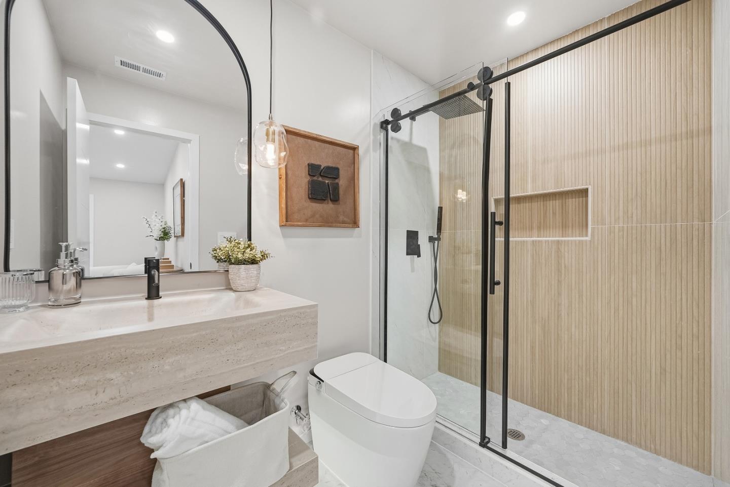 Detail Gallery Image 15 of 31 For 1775 San Ramon Ave, Mountain View,  CA 94043 - 5 Beds | 3 Baths