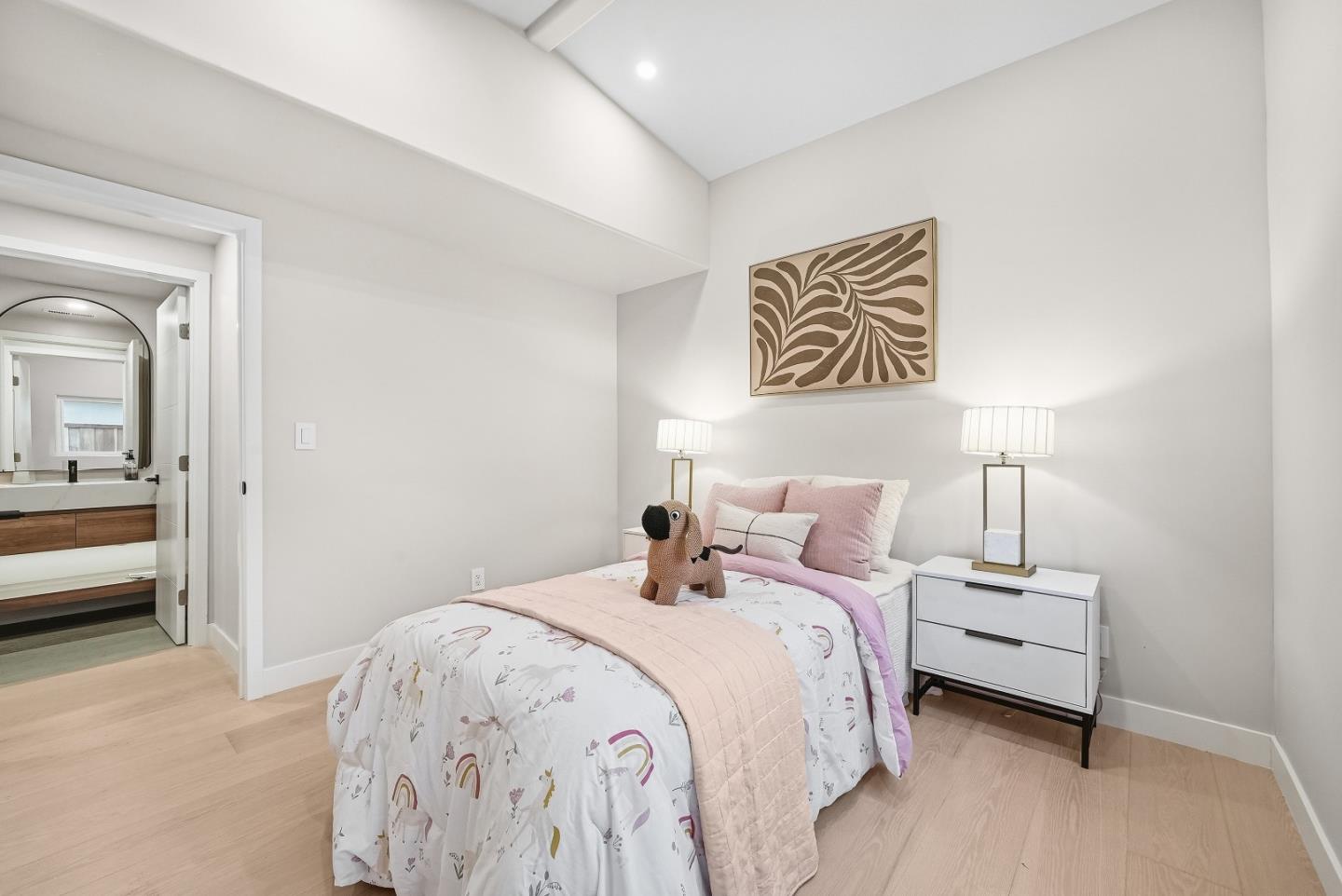 Detail Gallery Image 17 of 31 For 1775 San Ramon Ave, Mountain View,  CA 94043 - 5 Beds | 3 Baths