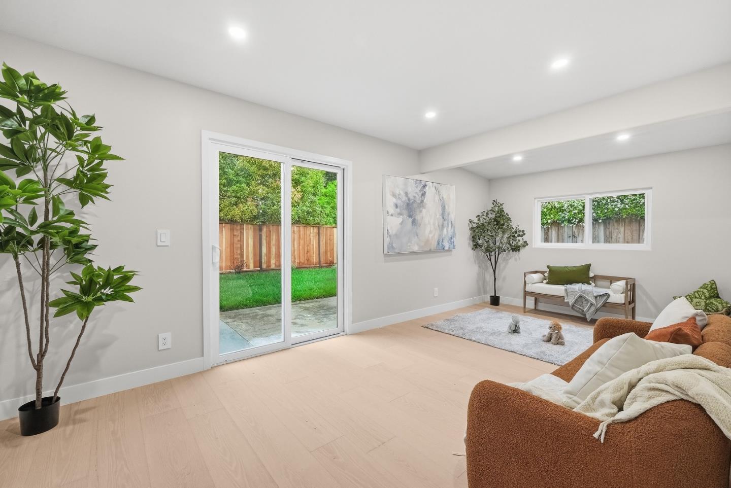 Detail Gallery Image 19 of 31 For 1775 San Ramon Ave, Mountain View,  CA 94043 - 5 Beds | 3 Baths