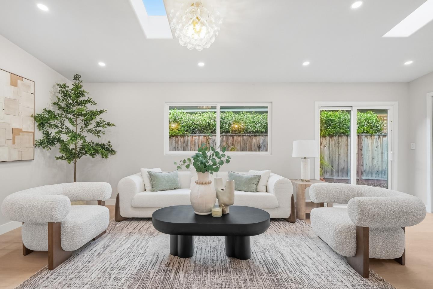 Detail Gallery Image 2 of 31 For 1775 San Ramon Ave, Mountain View,  CA 94043 - 5 Beds | 3 Baths