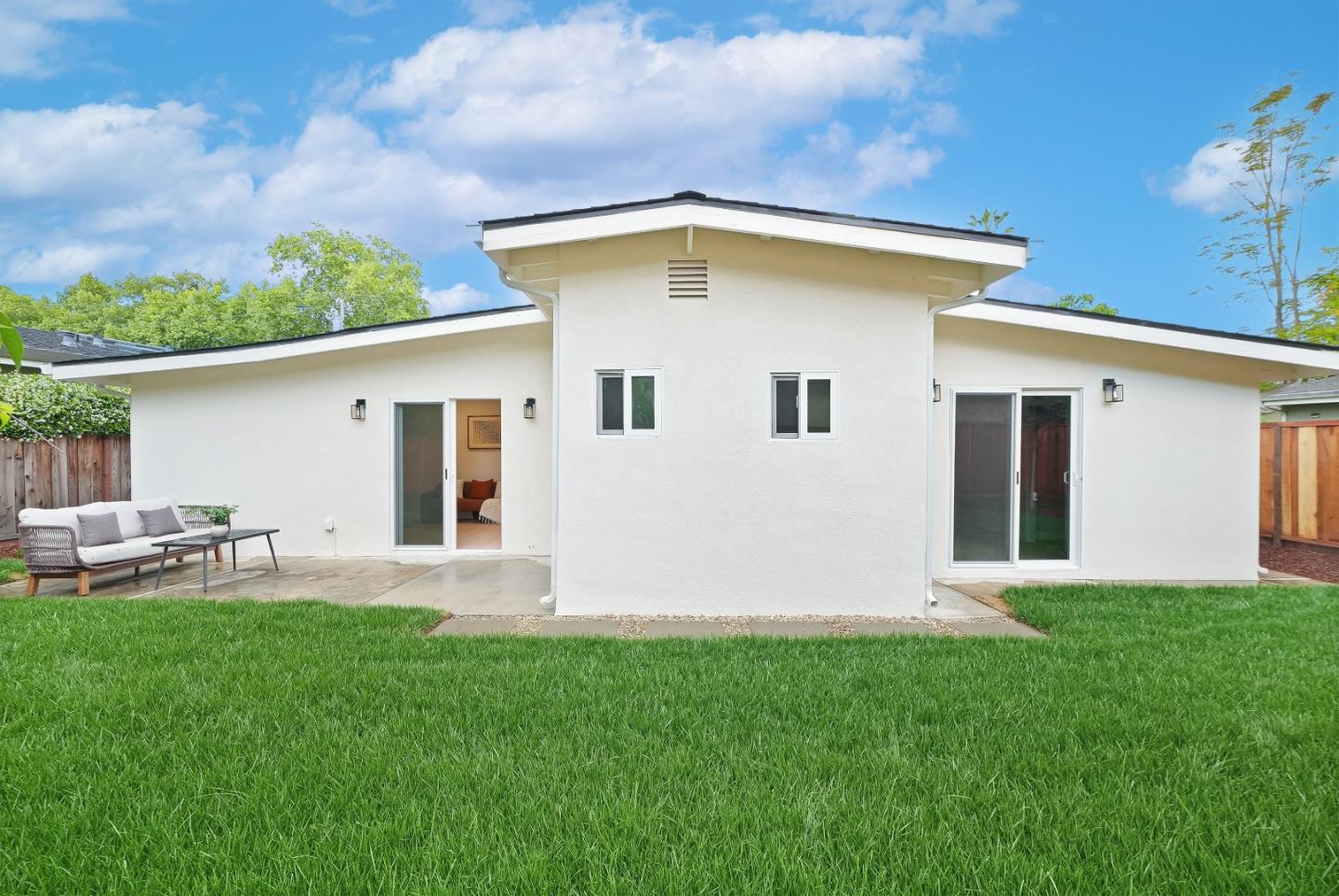 Detail Gallery Image 22 of 31 For 1775 San Ramon Ave, Mountain View,  CA 94043 - 5 Beds | 3 Baths