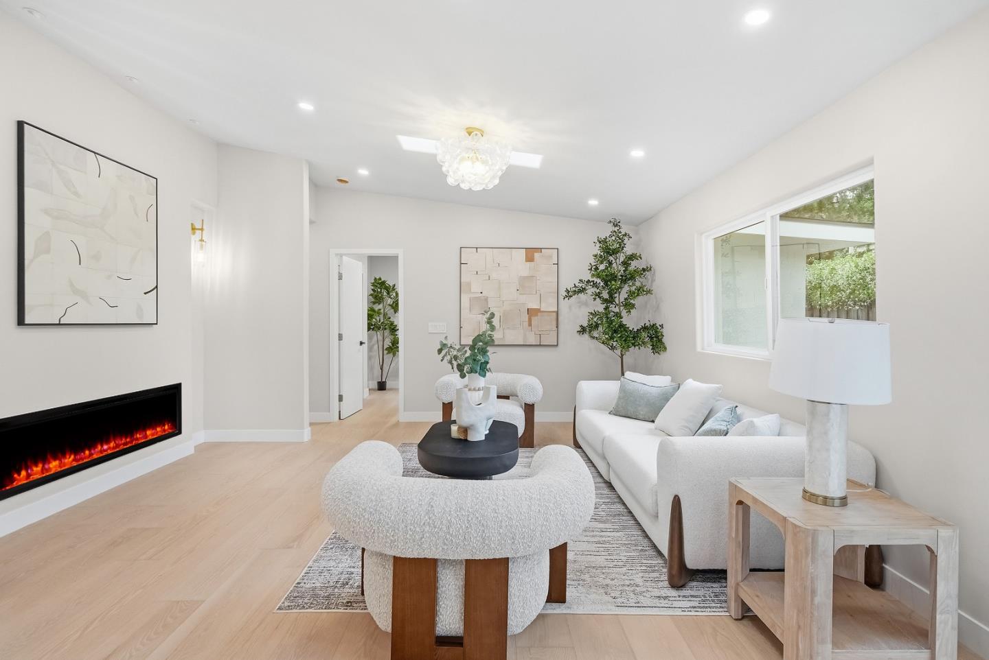 Detail Gallery Image 3 of 31 For 1775 San Ramon Ave, Mountain View,  CA 94043 - 5 Beds | 3 Baths