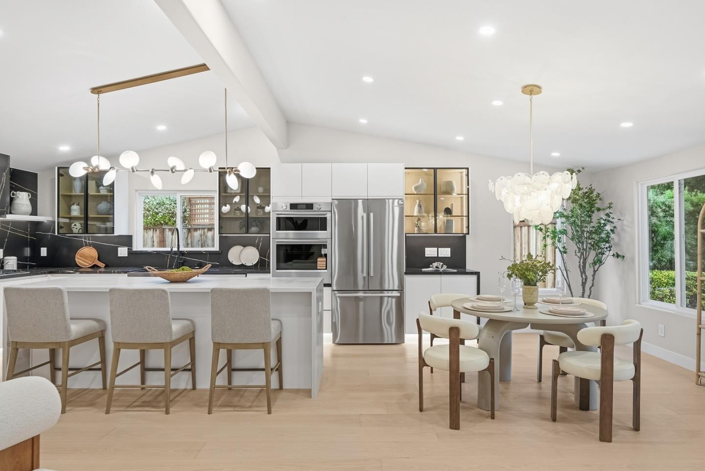 Detail Gallery Image 4 of 31 For 1775 San Ramon Ave, Mountain View,  CA 94043 - 5 Beds | 3 Baths