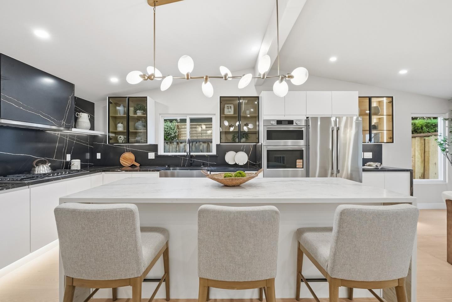 Detail Gallery Image 5 of 31 For 1775 San Ramon Ave, Mountain View,  CA 94043 - 5 Beds | 3 Baths