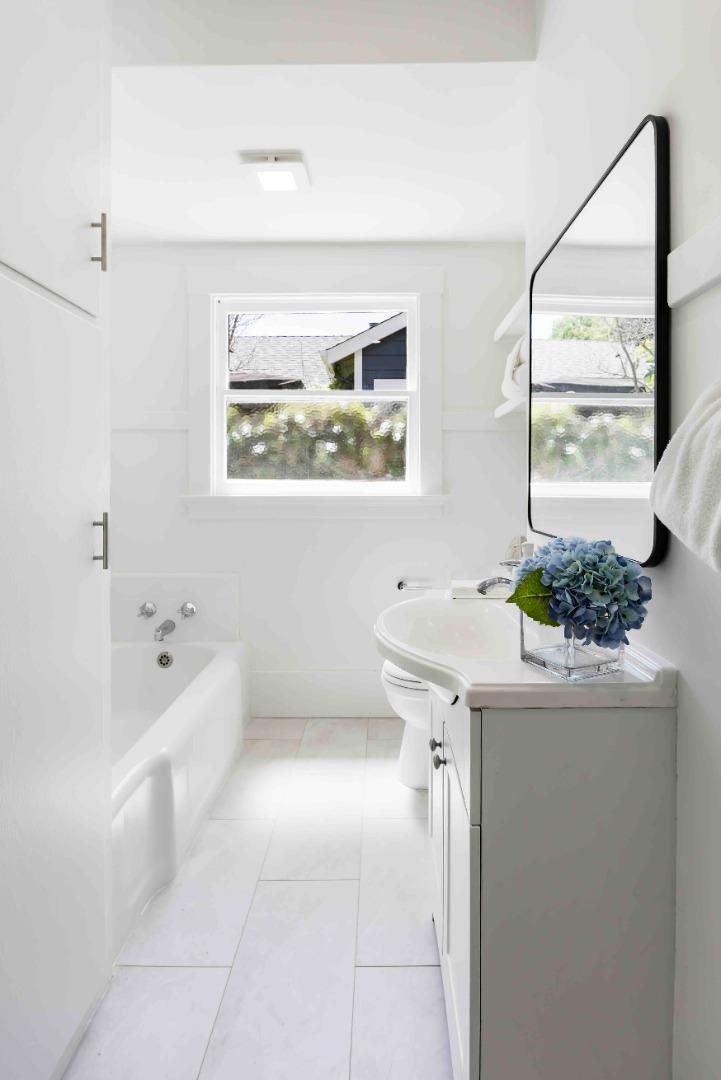 Detail Gallery Image 12 of 20 For 985 Oregon Ave, Palo Alto,  CA 94303 - 4 Beds | 3 Baths