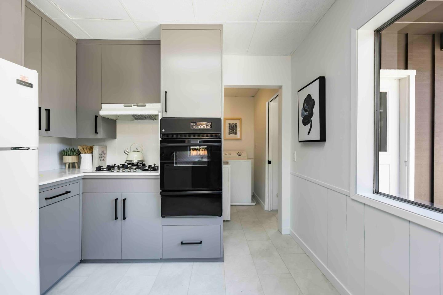 Detail Gallery Image 14 of 20 For 985 Oregon Ave, Palo Alto,  CA 94303 - 4 Beds | 3 Baths