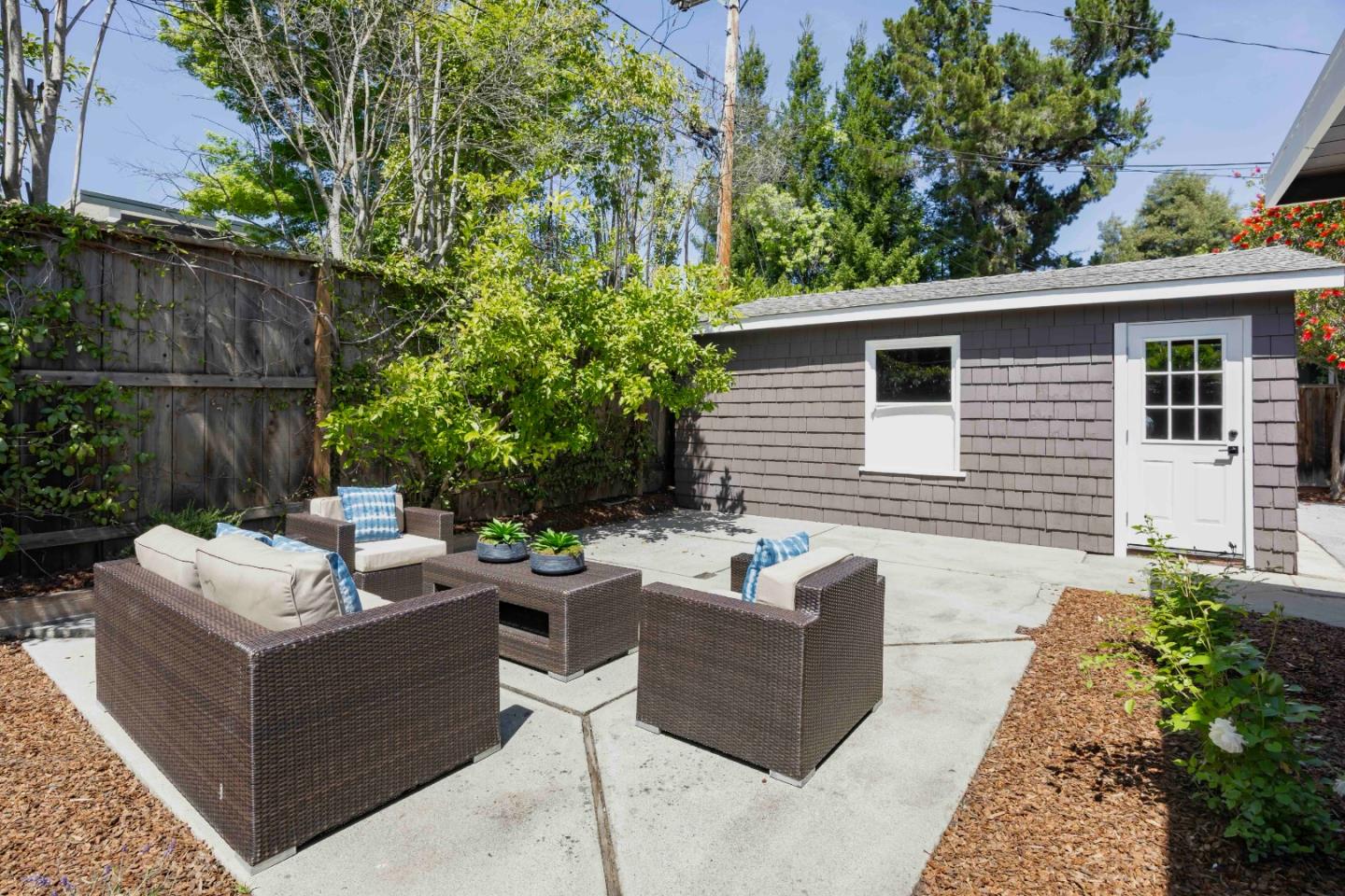 Detail Gallery Image 19 of 20 For 985 Oregon Ave, Palo Alto,  CA 94303 - 4 Beds | 3 Baths