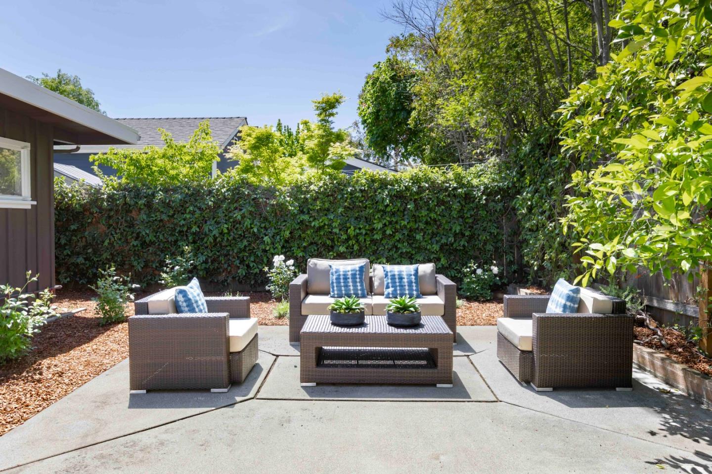 Detail Gallery Image 20 of 20 For 985 Oregon Ave, Palo Alto,  CA 94303 - 4 Beds | 3 Baths