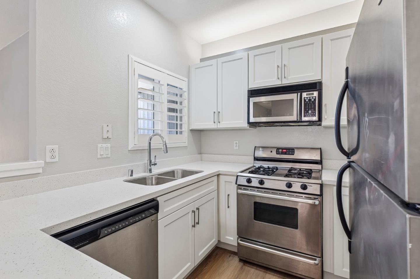 Detail Gallery Image 8 of 28 For 3674 Oakwood Ter #203,  Fremont,  CA 94536 - 2 Beds | 2 Baths