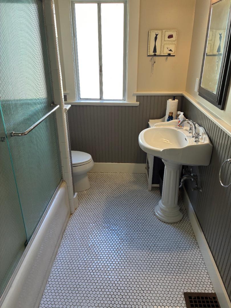 Detail Gallery Image 5 of 6 For Paloma Ave, Burlingame,  CA 94010 - 4 Beds | 3/1 Baths