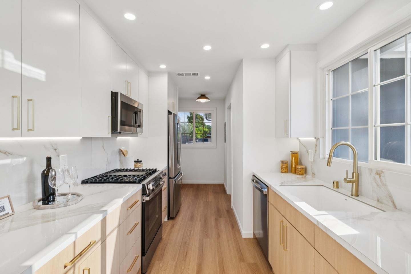 Detail Gallery Image 4 of 73 For 941 Amador Ave, Sunnyvale,  CA 94085 - 4 Beds | 2 Baths