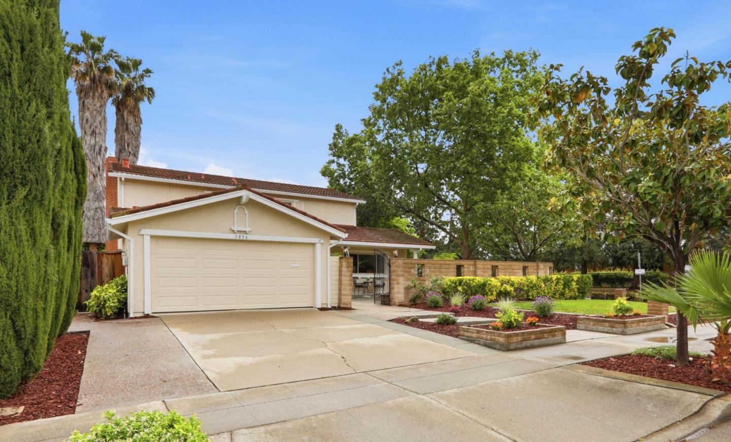 Detail Gallery Image 2 of 48 For 1096 Harlan Dr, San Jose,  CA 95129 - 5 Beds | 3 Baths