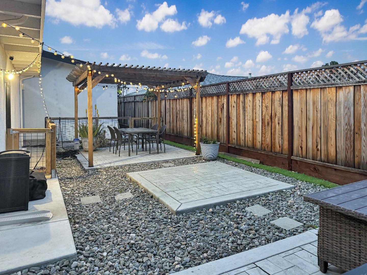 Detail Gallery Image 10 of 10 For 690 El Cerrito Way, Gilroy,  CA 95020 - 3 Beds | 1/1 Baths