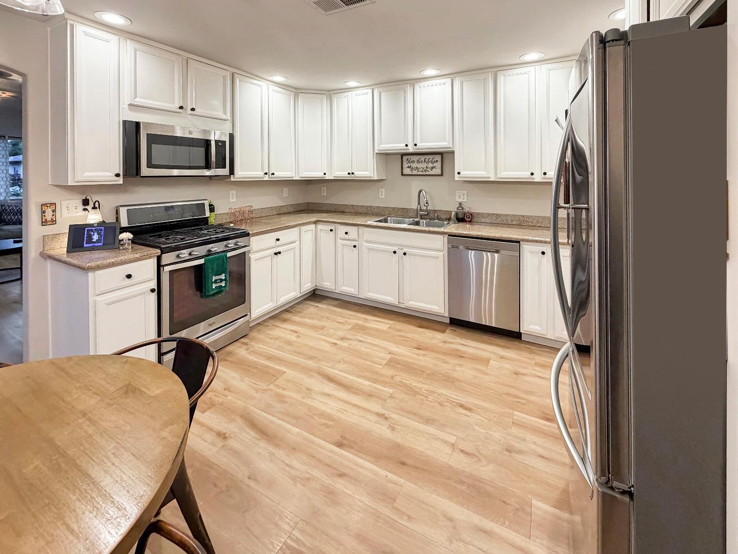 Detail Gallery Image 4 of 10 For 690 El Cerrito Way, Gilroy,  CA 95020 - 3 Beds | 1/1 Baths