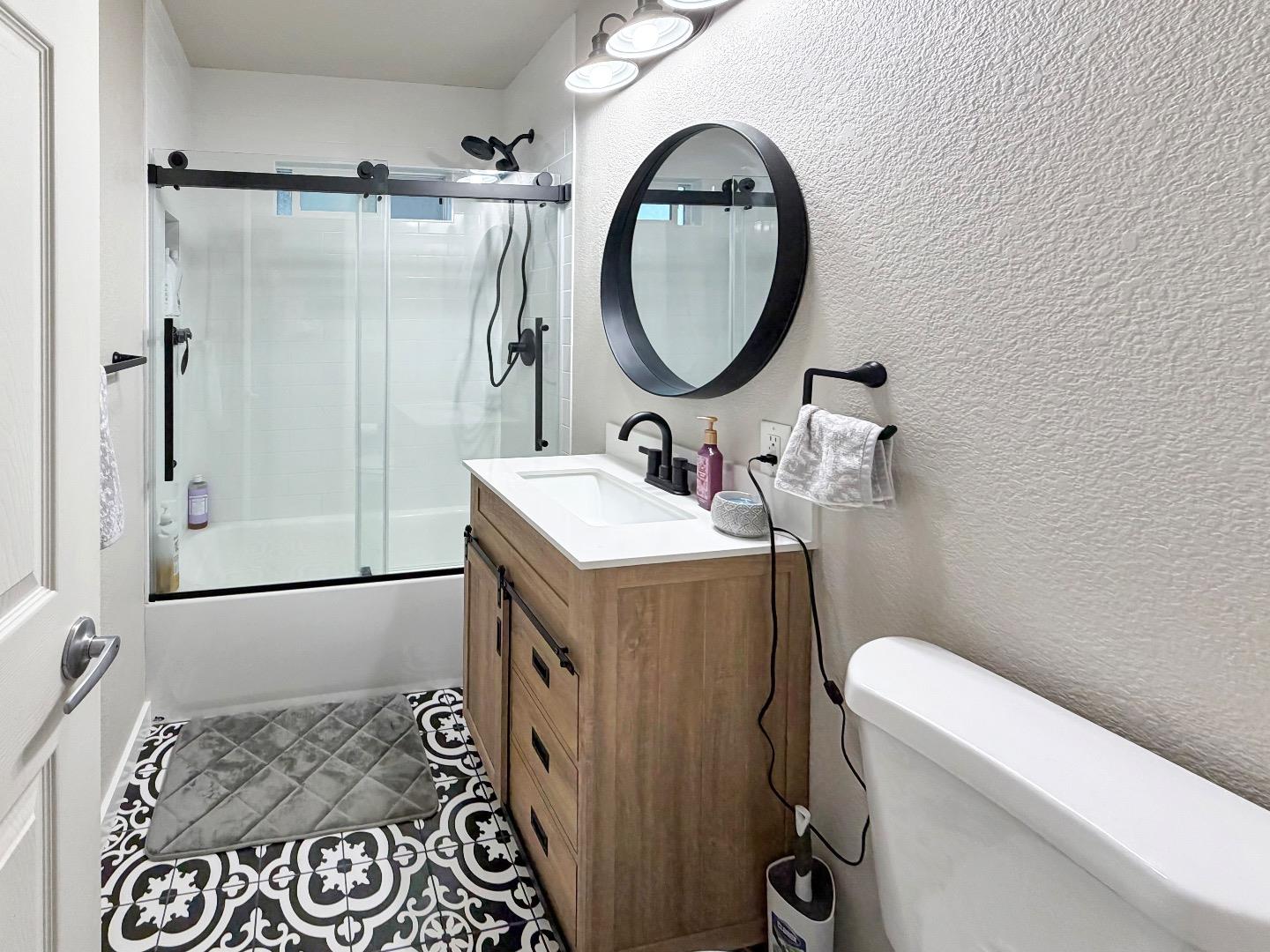 Detail Gallery Image 6 of 10 For 690 El Cerrito Way, Gilroy,  CA 95020 - 3 Beds | 1/1 Baths