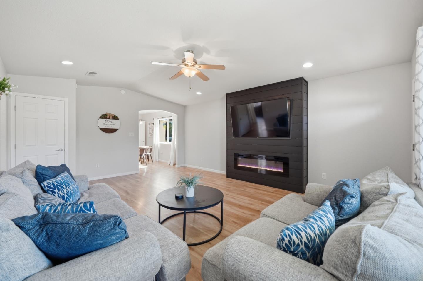 690 El Cerrito Way, Gilroy, CA, 95020