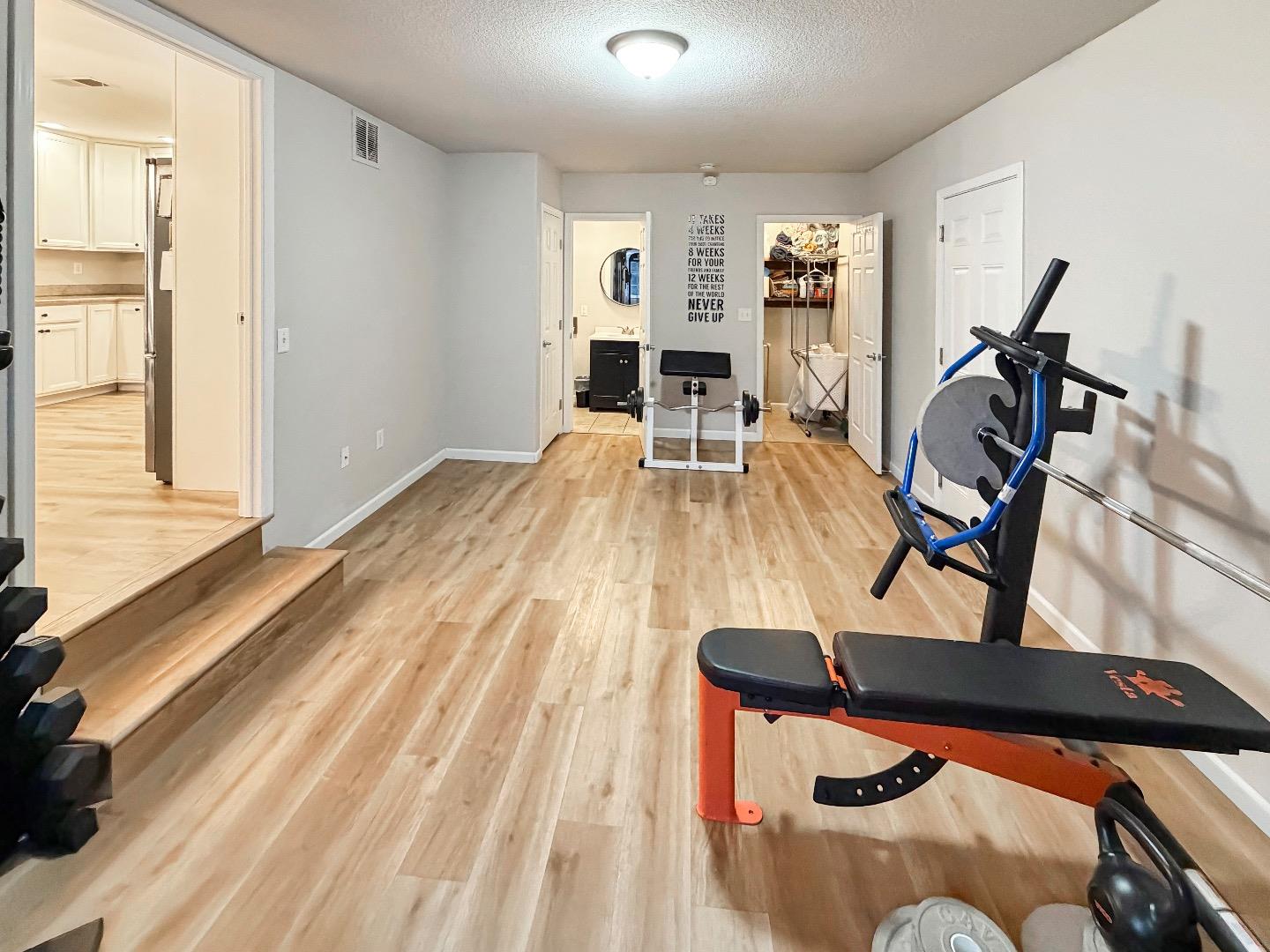 Detail Gallery Image 9 of 10 For 690 El Cerrito Way, Gilroy,  CA 95020 - 3 Beds | 1/1 Baths