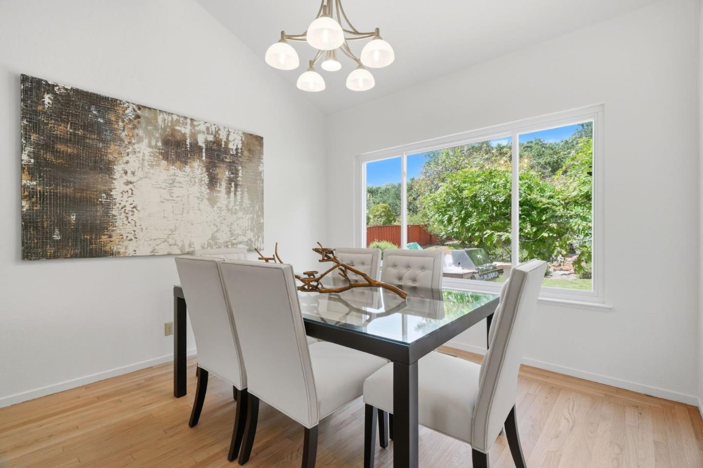 Detail Gallery Image 14 of 48 For 1377 Bedford Ave, Sunnyvale,  CA 94087 - 4 Beds | 2/1 Baths