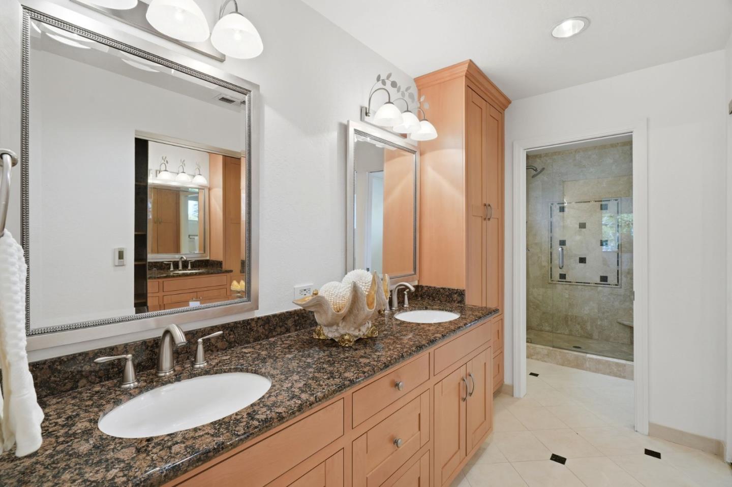 Detail Gallery Image 25 of 48 For 1377 Bedford Ave, Sunnyvale,  CA 94087 - 4 Beds | 2/1 Baths