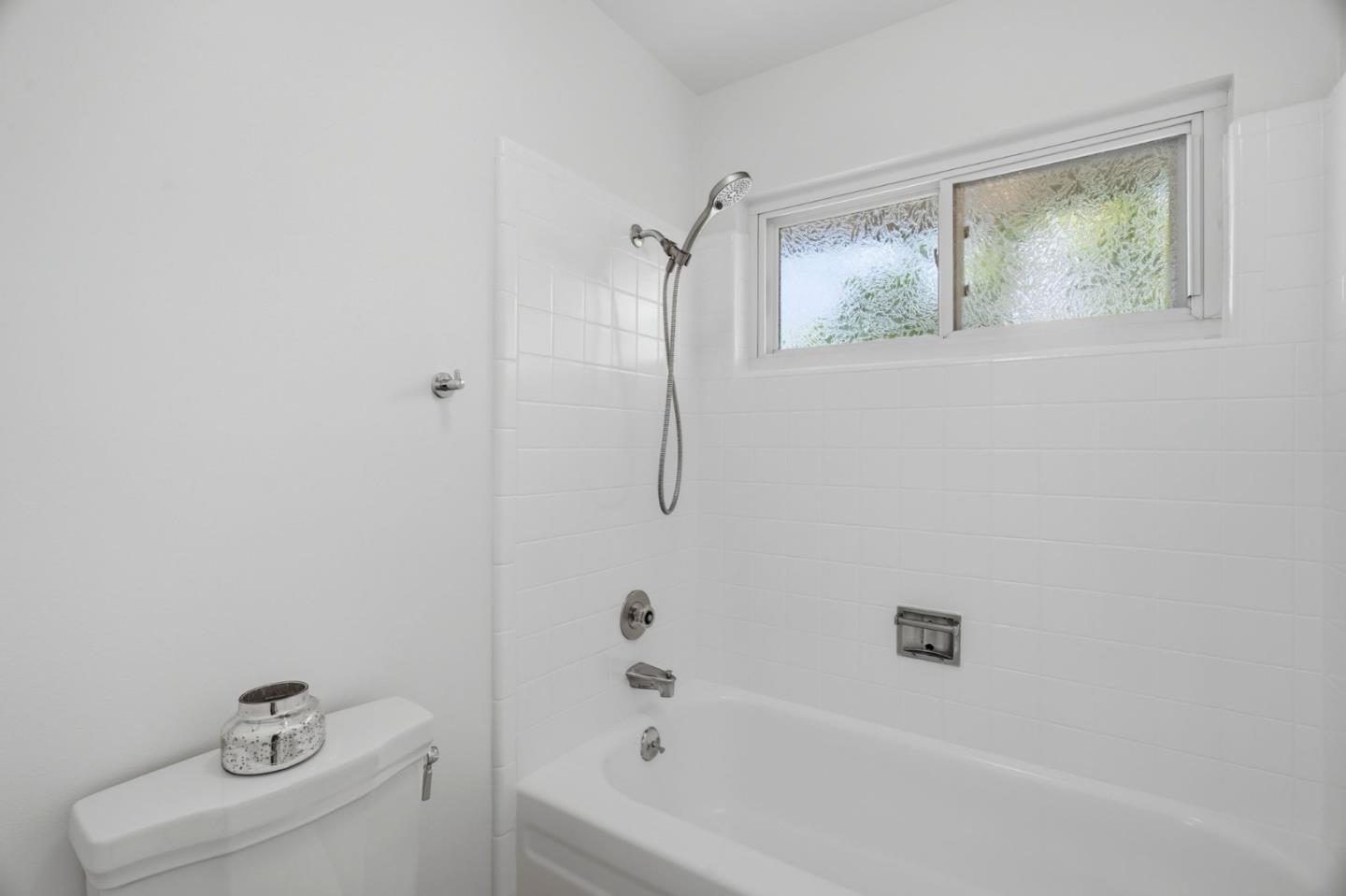 Detail Gallery Image 30 of 48 For 1377 Bedford Ave, Sunnyvale,  CA 94087 - 4 Beds | 2/1 Baths