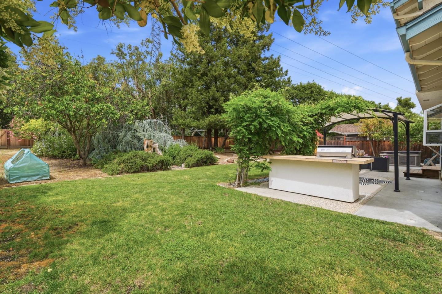 Detail Gallery Image 38 of 48 For 1377 Bedford Ave, Sunnyvale,  CA 94087 - 4 Beds | 2/1 Baths