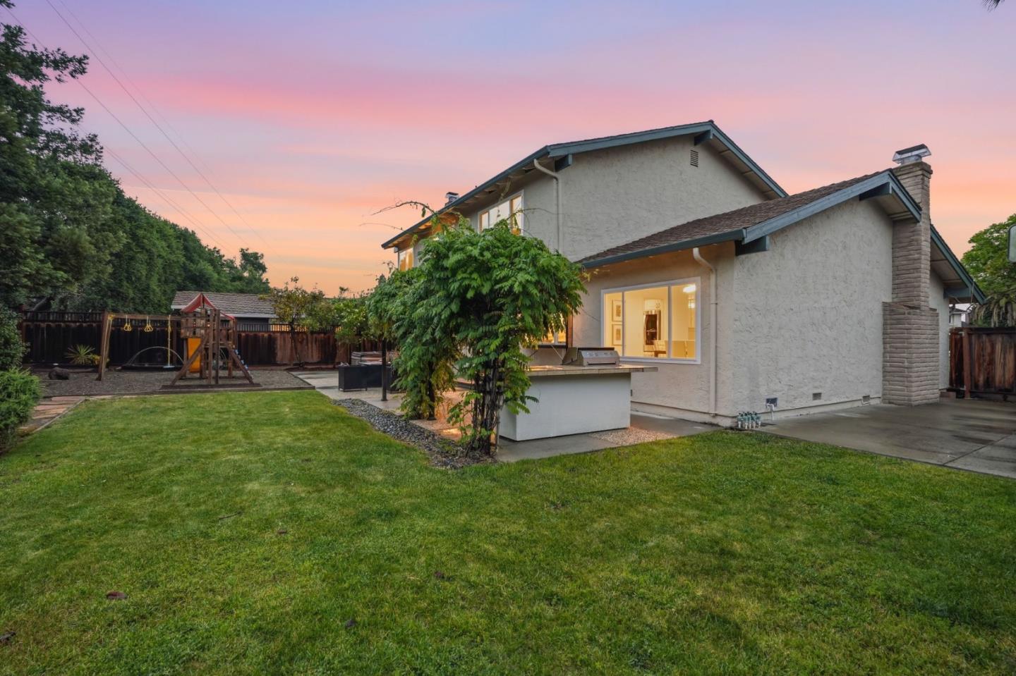 Detail Gallery Image 39 of 48 For 1377 Bedford Ave, Sunnyvale,  CA 94087 - 4 Beds | 2/1 Baths